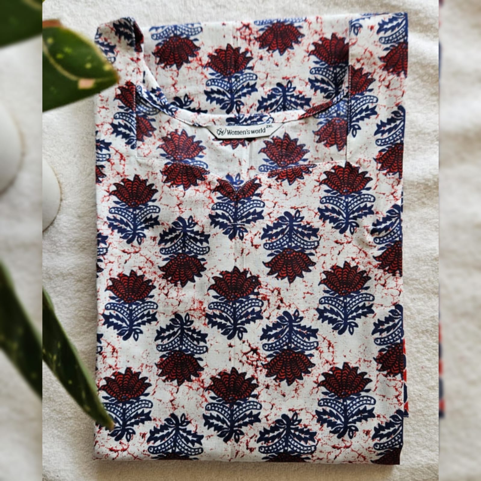 K00033 - Kurti - White with red flower